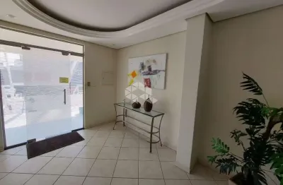 Apartamento semimobiliado com 2 quartos no bairro campinas em são josé/sc