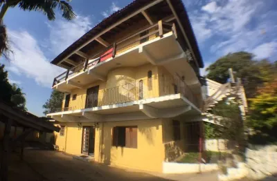 Casa à venda, com 2 quartos, 1 vaga de garagem  próximo ao centro de guaíba.