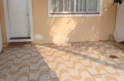 Casa geminada com 3 q, churrasqueira e 1 vaga no bairro são josé em santa maria
