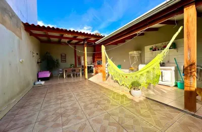 Casa térrea com 2 quartos, espaço gourmet no bairro ozanan em canoas