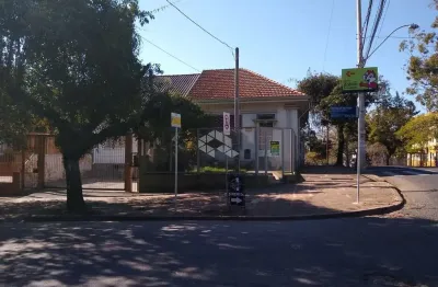 Excelente casa tanto para moradia como ponto comercial.
