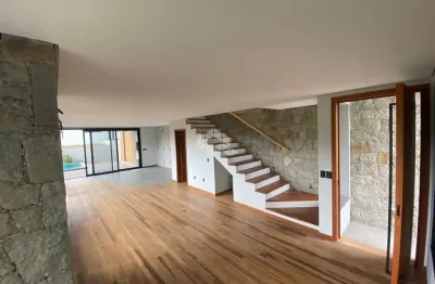 Casa à venda de 153m2 com 3 suítes no bairro panorâmico em garopaba