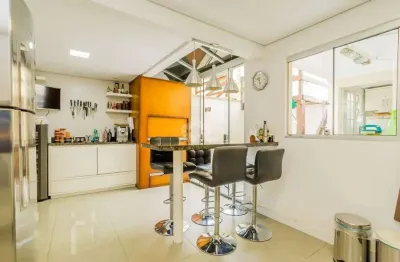Casa em condomínio, com 3 dormitórios, no bairro tristeza.