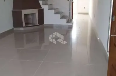 Sobrado 2 dormitórios com suítes e sacada na hípica - zona sul de poa
