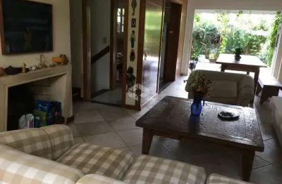 Casa em condominio a venda com 222m² com 03 dormitorios na chácara das pedras