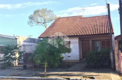 Casa com 03(três) dormitórios sendo 01(um) suíte  bairro são luis