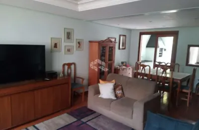 Casa em condomínio com 3 dormitórios no bairro tristeza.