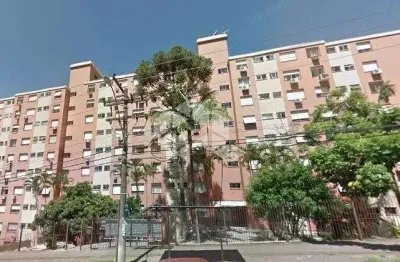 Apartamento de 2 dormitorios, reformado, com vaga de garagem rotativa e sol da manha
