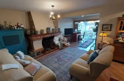Apartamento 3 dormitórios, 243m² privativos, 2 vagas de garagem, no bairro bela vista, a poucos minutos da rua coberta
