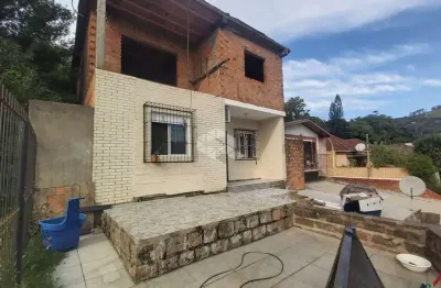 Casa a venda na Av. Oscar Pereira - 3 dormitórios - Semimobiliada.