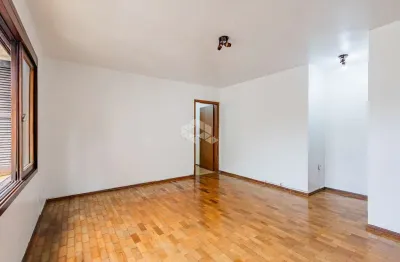 Apartamento de 2 dormitório, transformado em 3 dormitórios, 2 banheiros,  semi - mobiliado, 1 vaga coberta, bairro auxiliadora, porto alegre/rs