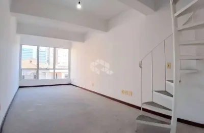 Sala comercial duplex, com terraço privativo, no bairro bom fim, junto a redenção