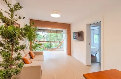 Apartamento mobiliado, reformado de 3 quartos no bairro cristal.