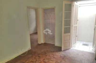 Apartamento de 1 dormitório térreo com vaga na av. joão pessoa em frente a redenção