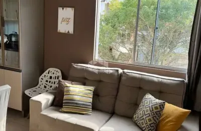 Apartamento a venda de 2 dormitórios semimobiliado em condomínio com vaga na restinga.