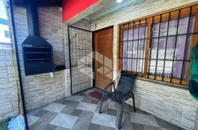 Casa com 2 quartos, 1 vagas de garagem coberta no bairro parque dos eucaliptos em gravataí - rs