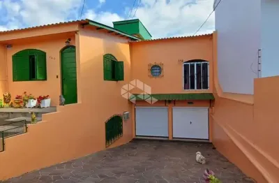 Casa sobrado a venda - 4 dormitórios - 3 banheiros (1 suíte) 4 vagas de garagem, elevador