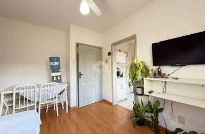 Apartamento de 01 dormitório, térreo, com estacionamento rotativo no bairro santo antonio.