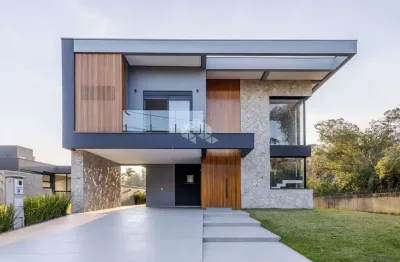 Sofisticação em cada detalhe: casa de esquina com 3 suítes, piscina e pé direito duplo em condomínio exclusivo!