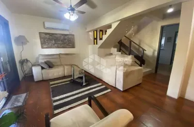 Linda casa de 3 quartos, 1 suíte, sacada, com edícula no centro de guaiba