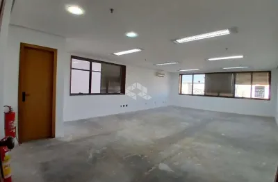 Sala comercial com 65,58 m² no bairro três figueiras, centro empresarial carlos gomes.