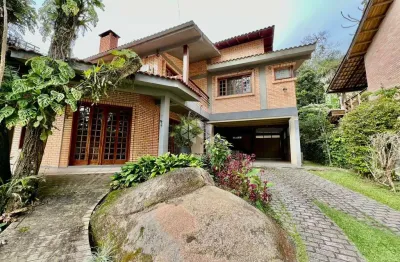 Casa mobiliada com 3 quartos sendo 1 suíte e 2 vagas em canasvieiras florianópolis