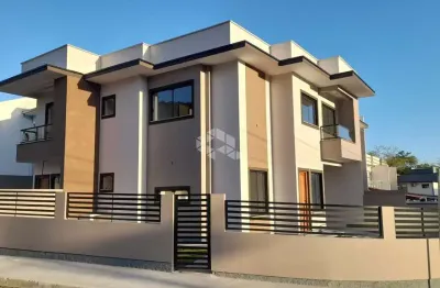 Casa de esquina com 3 quartos/dormitórios no bairro potecas, em são josé - sc