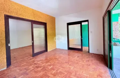 Casa 3 dormitórios (1 suíte), 3 banheiros, 2 vagas. bairro guarani - novo hamburgo. aceita financiamento e fgts.