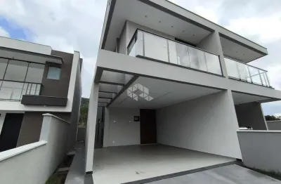 Casa sobrado com 3 dormitórios/quartos sendo 1 suíte em são josé sc, bairro forquilhas à venda por r$ 650.000,00.