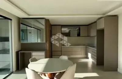 Apartamento com 3 suítes e 3 vagas de garagem na meia praia