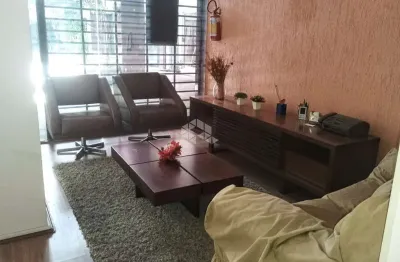 Loja de 75m², com mezanino, localizado no bairro rio branco em porto alegre