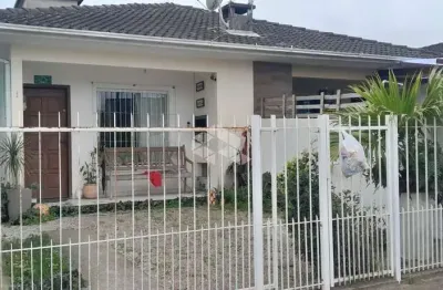 Casa com 2 dormitórios semimobiliada no rio vermelho - florianópolis