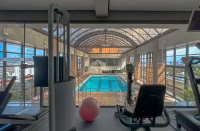 Apartamento flat , 1 dorm suite., duas sacadas com vista para o por doi sol, infra total de serviço de hotel.