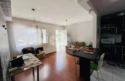 Casa sobrado, 2 dormitórios, 2 banheiros, 1 vaga de garagem e churrasqueira. cachoeirinha