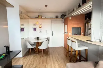 Apartamento de 2 dormitórios com suíte e 1 vaga de garagem no bairro são joão em porto alegre