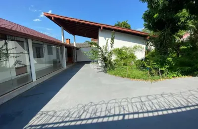 Casa residencial à venda com 3 quartos e 2 vagas de garagem no bairro real parque em são josé/sc.