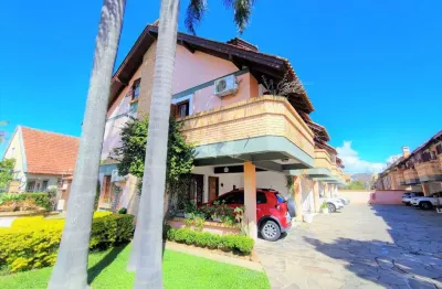 Casa em condomínio com 03 dormitórios, sendo 01 suite e 02 vagas no bairro tristeza