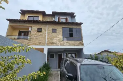 Casa com 3 quartos à venda na Rua dos Carijós, 324, Espírito Santo, Porto Alegre