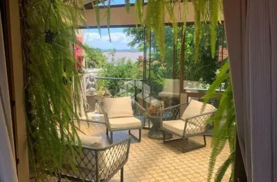 Casa em condomínio na vila assunção com vista para o guaíba