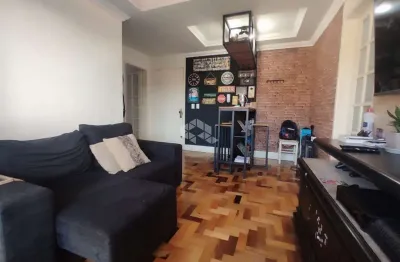 Apartamento 02 dormitórios, 70,37m², vaga coberta no bairro cristal