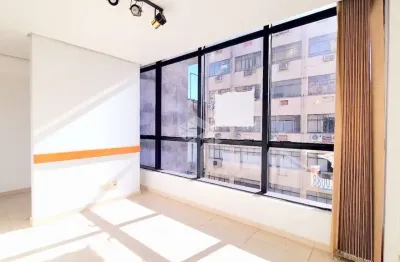Excelente sala desocupada, em prédio há poucos metros da santa casa