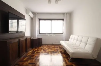 Apartamento 2 dormitórios com lareira no menino deus