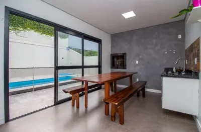 Casa em condomínio 3 dorm no bairro mario quintana em porto alegre