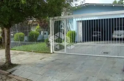 Casa 03 dormitórios, 01 suíte, 02 vagas de garagem no bairro jardim verde, ipanema em porto alegre
