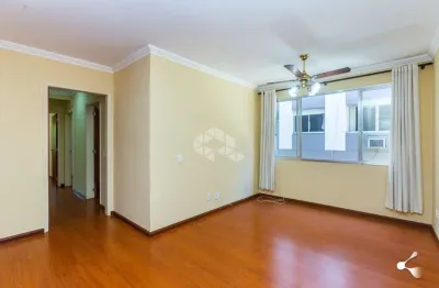 Impecável apartamento de três dormitórios com suit e dep. emp.