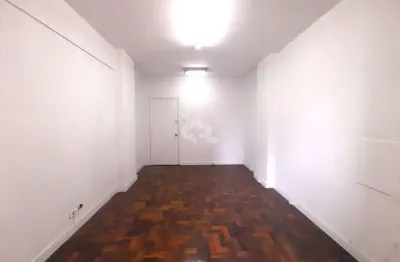 Sala na galeria do rosário centro de porto alegre em andar alto completamente reformada