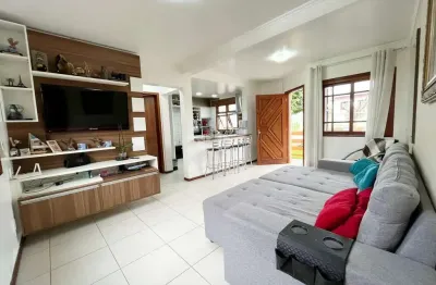 Casa à venda com 03 dormitórios , sacada e churrasqueira no bairro são josé em santa maria.