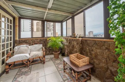 Linda cobertura 2 dormitorios 93m² privativos com 1 vaga coberta no centro em porto alegre