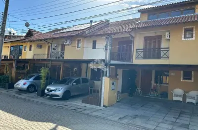 Casa com 2 quartos à venda na Avenida Edgar Pires de Castro, 1286, Hípica, Porto Alegre