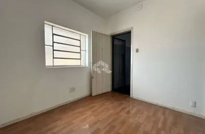 São duas amplas salas integradas , três elevadores e port. 24hrs no Centro Histórico